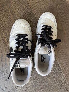 Nike White & Black Athletic Low-Top Sneakers